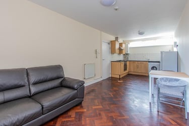 1 bed house, Newport Road, Roath, Cardiff, CF241AH - Image 1